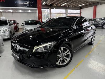 MERCEDES-BENZ - CLA 200 - 2017/2018 - Preta - R$ 127.900,00