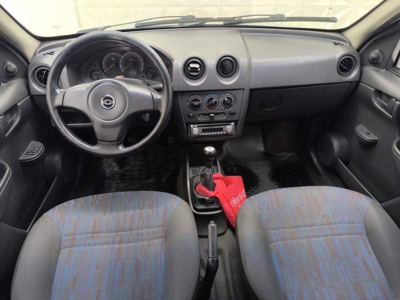 CHEVROLET - CELTA - 2010/2010 - Prata - R$ 27.900,00