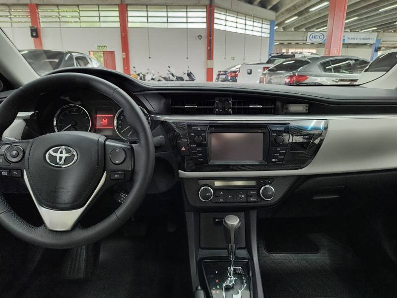 TOYOTA - COROLLA - 2014/2015 - Branca - R$ 81.900,00
