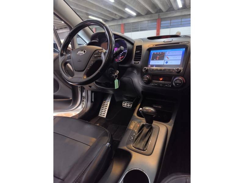 KIA MOTORS - CERATO - 2013/2014 - Prata - R$ 60.900,00