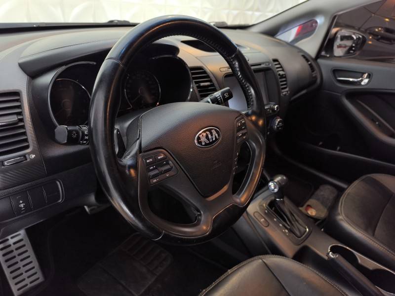 KIA MOTORS - CERATO - 2013/2014 - Prata - R$ 60.900,00