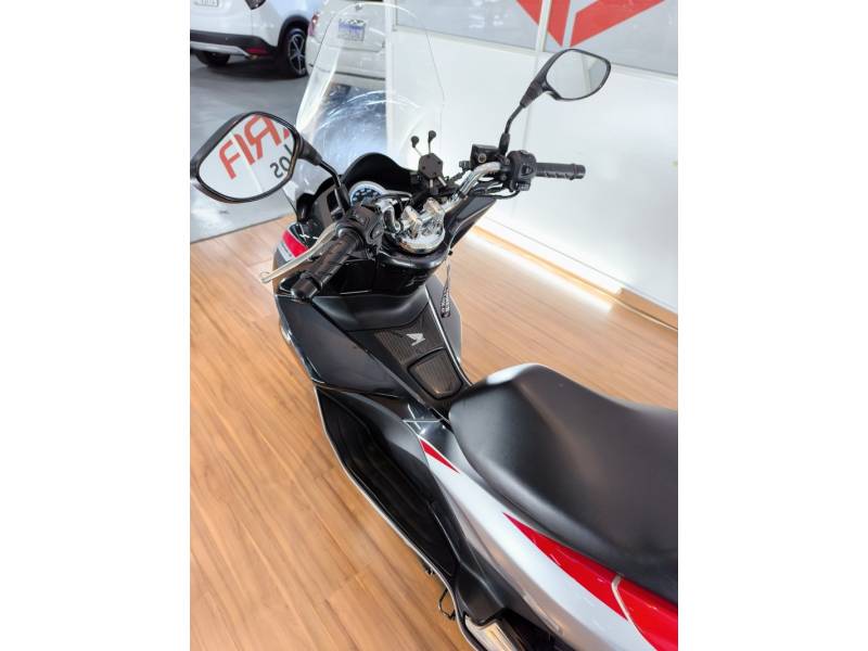 HONDA - PCX - 2018/2018 - Prata - R$ 14.900,00