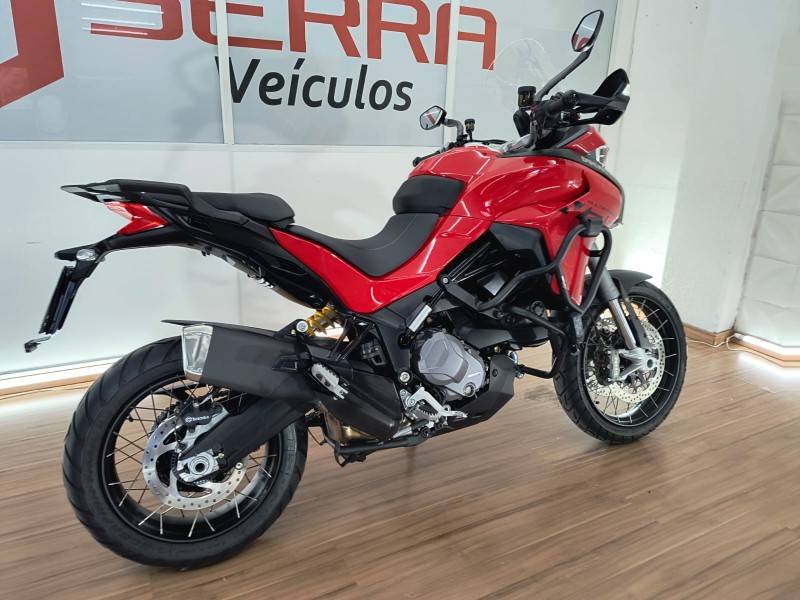 DUCATI - MULTISTRADA V2S - 2023/2023 - Vermelha - R$ 79.900,00