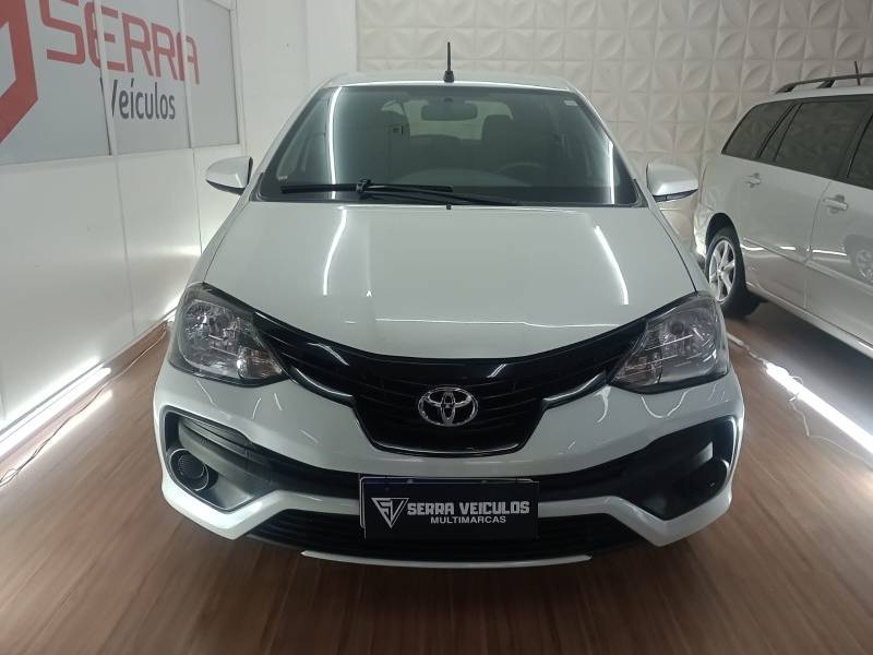 TOYOTA - ETIOS - 2019/2020 - Branca - R$ 61.900,00