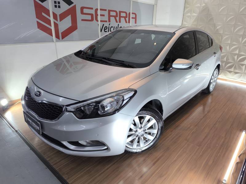 KIA MOTORS - CERATO - 2013/2014 - Prata - R$ 60.900,00