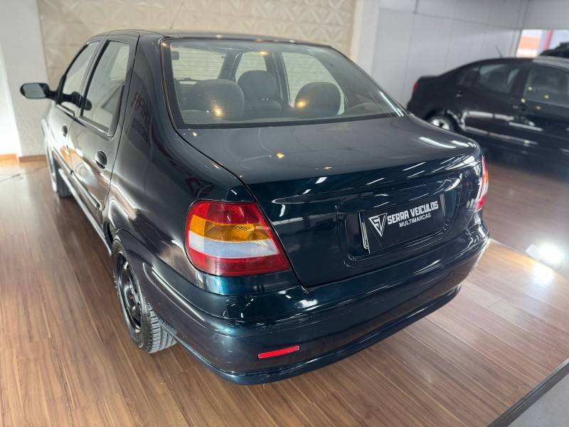 FIAT - SIENA - 2002/2002 - Verde - R$ 15.900,00