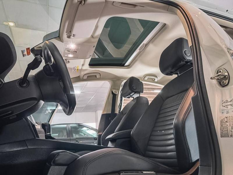 VOLKSWAGEN - PASSAT - 2018/2019 - Branca - R$ 156.900,00