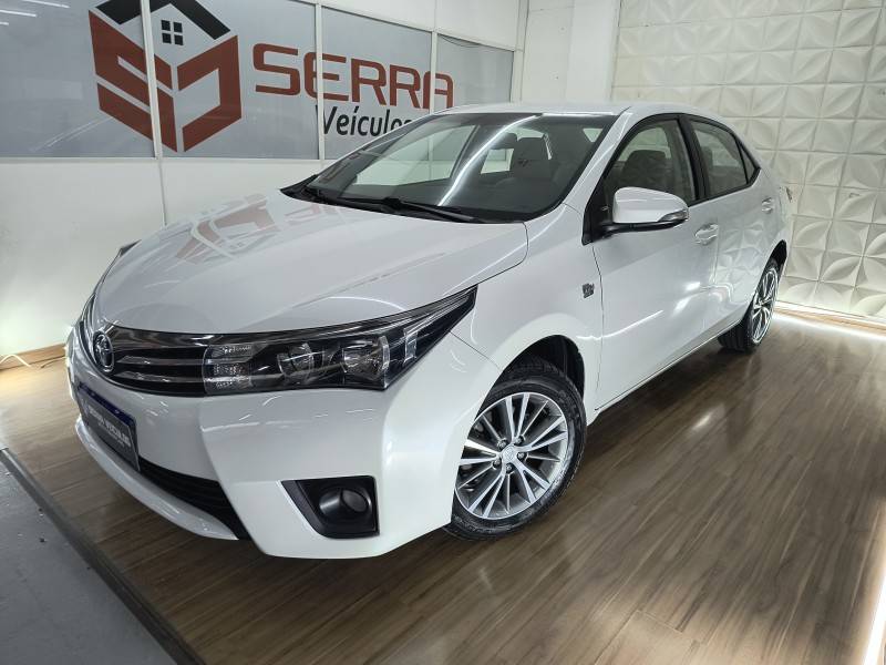 TOYOTA - COROLLA - 2014/2015 - Branca - R$ 81.900,00
