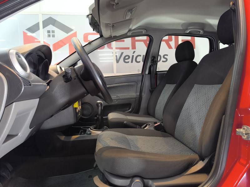 FORD - FIESTA - 2013/2014 - Vermelha - R$ 34.900,00