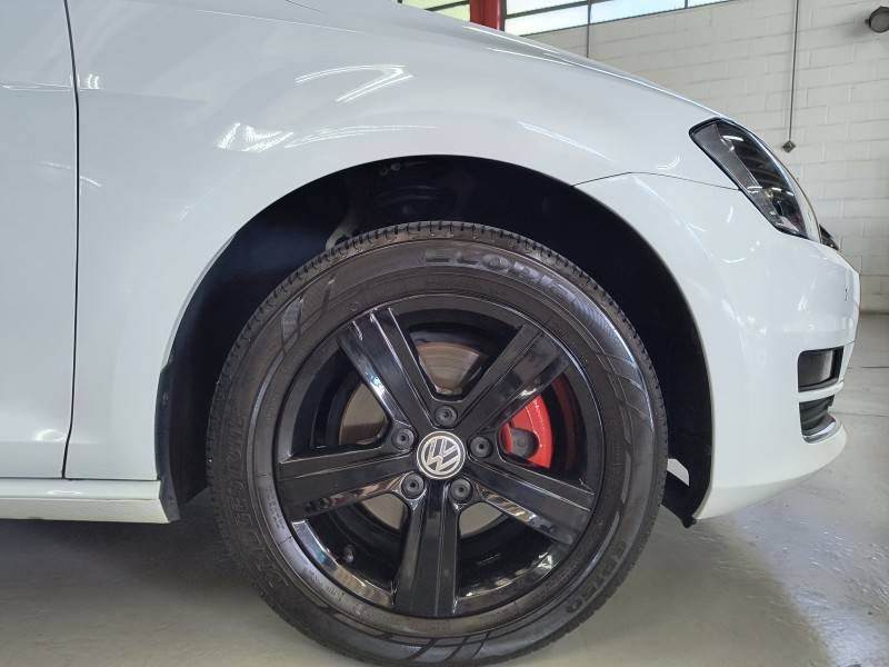 VOLKSWAGEN - GOLF - 2017/2017 - Branca - R$ 99.900,00