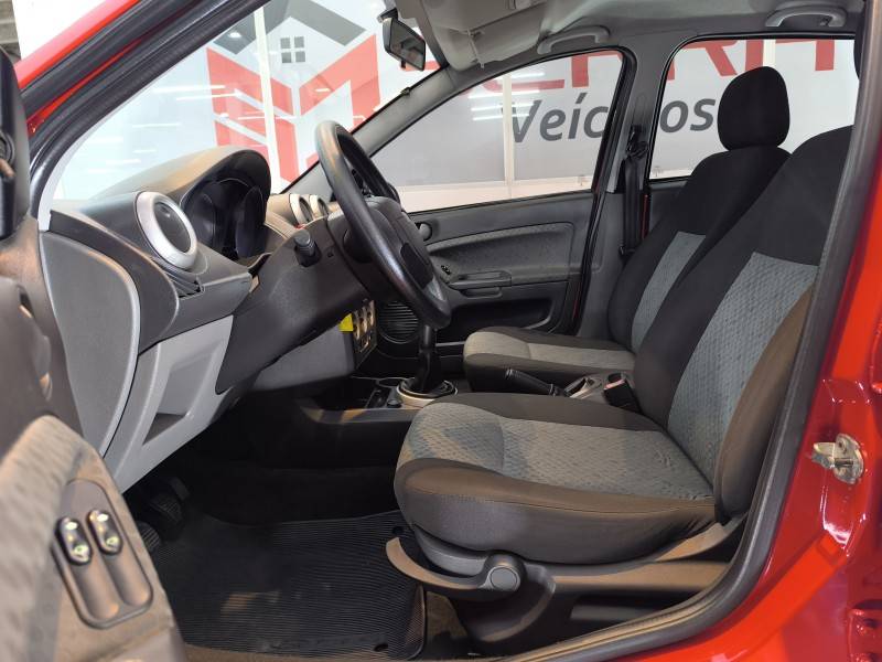 FORD - FIESTA - 2013/2014 - Vermelha - R$ 34.900,00